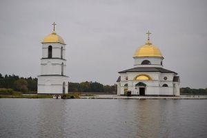 Осквернение Свято-Вознесенского храма на Украине