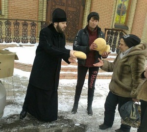 В Авдеевке (Донецкая область) церковь не оставляет мирных жителей