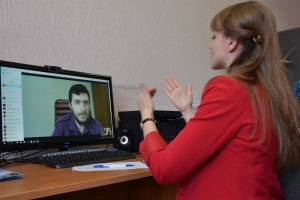 Страдающие глухотой жители Челябинской области могут обратиться в диспетчерскую службу