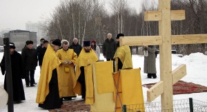 На месте строительства при МГУ храма во имя св. Кирилла и Мефодия освящен поклонный крест