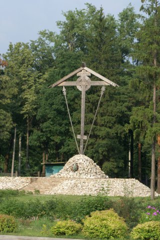 Памятный крест на Бутовском полигоне.