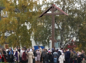 Восстановленный поклонный крест в Архангельске