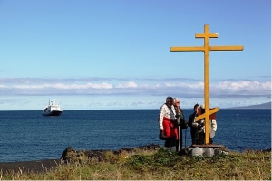Поклонный крест на острове Атласова