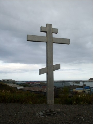 Поклонный крест, установленный в поселке Озерновский