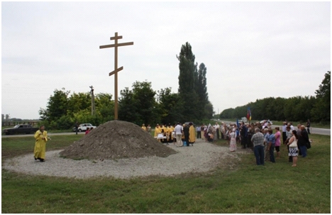 Освящение поклонного креста в Станице Котляревской (Майского района Кабардино-Балкарии)проходило в ходе празднования 1025-летия крещения Руси. 