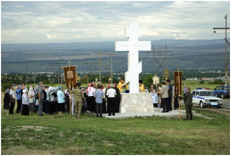 Поклонный крест в городе Лермонтов