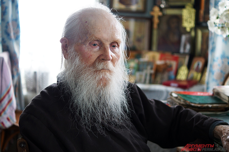 Самый старый житель Кунгура, 101-летний монах Никон был пострижен в великую схиму, высшую степень монашества. Фото: АиФ / Дмитрий Овчинников