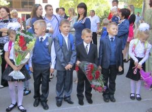 Московская молодежь помогает школьникам Донецкой области собраться в школу