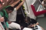 В Китае пассажиры метро спасли пожилую женщину, приподняв вагон