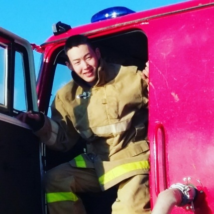 В Якутске пожарный из Чурапчинского района спас двух девочек