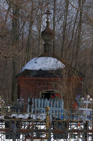Часовня на кладбище Спасской церкви села Дулово Тверской губернии. Отмечает место, где храм стол до его переноса на новое место.